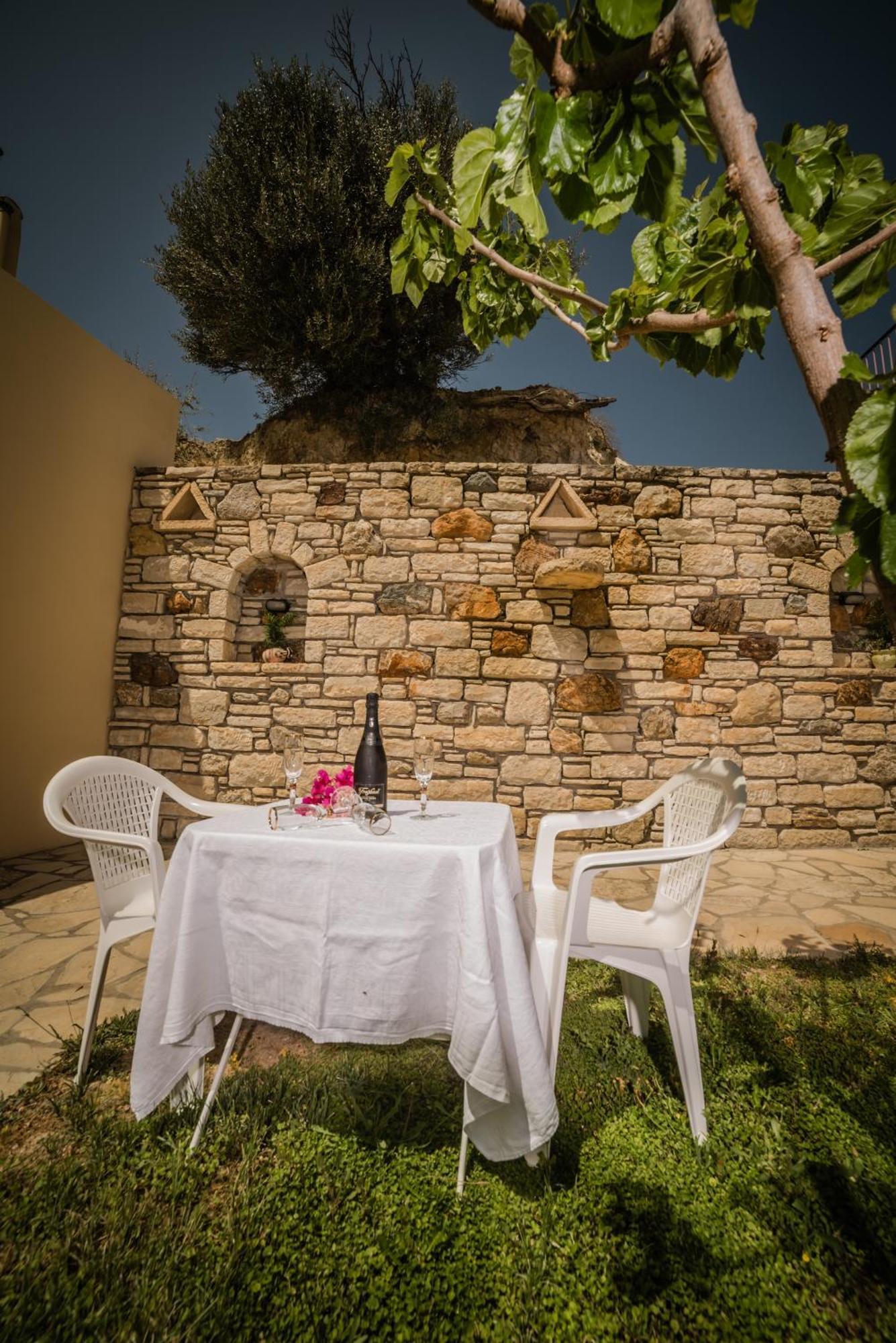 Bodikos Villas & Apartments Pitsidia Exterior foto